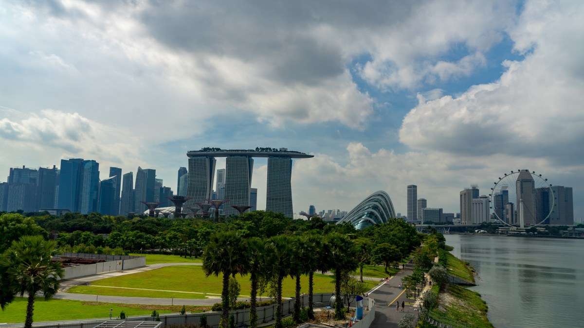 Singapore – Singapore Slings and&nbsp;Santas